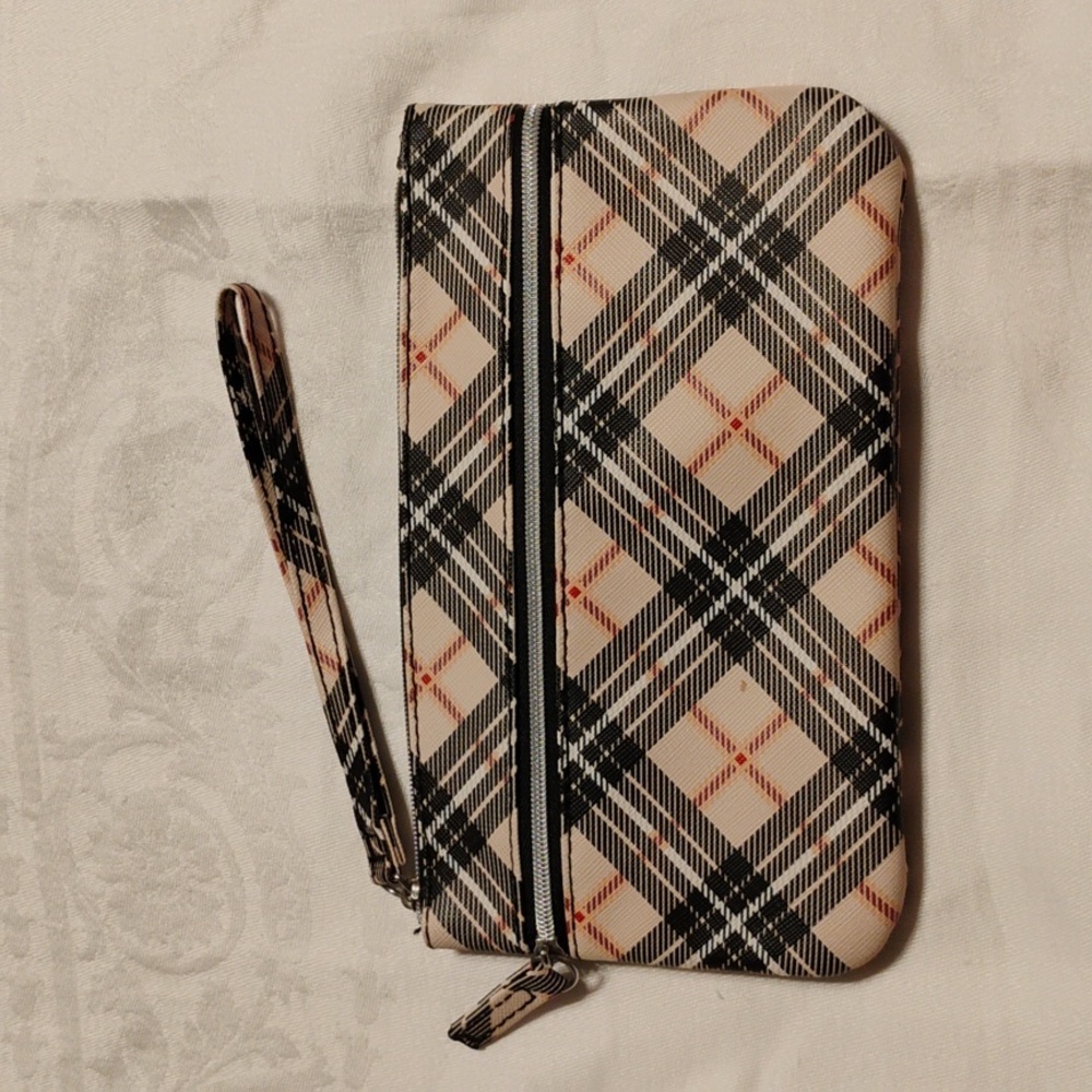 Clutch/wristlet plaid pattern with built in card holder, 2 zipper pockets